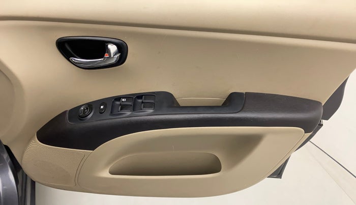 2011 Hyundai i10 MAGNA 1.2, Petrol, Manual, 1,10,443 km, Driver Side Door Panels Control