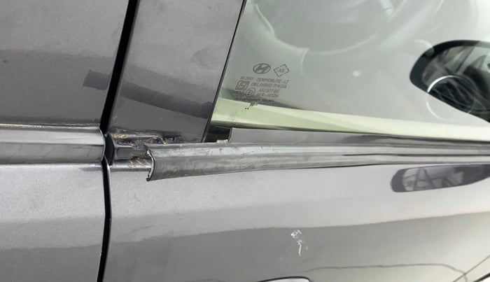 2011 Hyundai i10 MAGNA 1.2, Petrol, Manual, 1,10,443 km, Driver-side door - Weather strip has minor damage