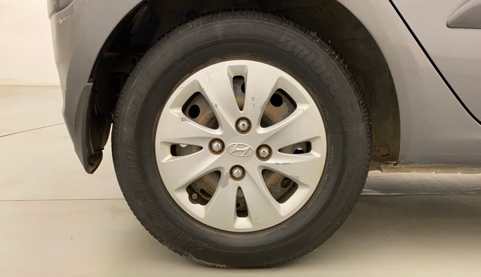 2011 Hyundai i10 MAGNA 1.2, Petrol, Manual, 1,10,443 km, Right Rear Wheel