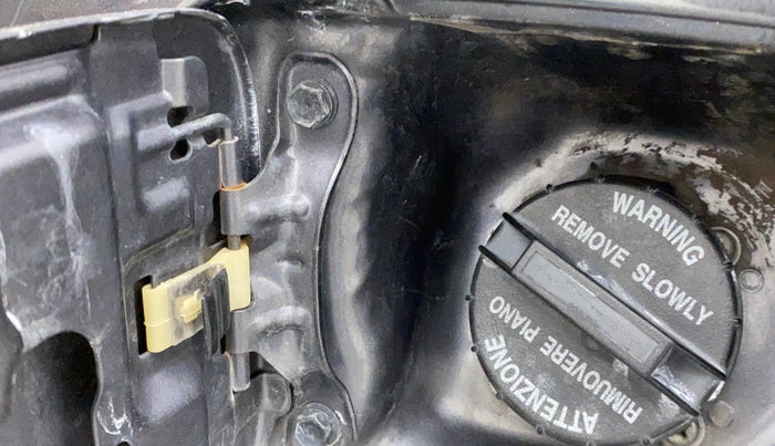 2011 Hyundai i10 MAGNA 1.2, Petrol, Manual, 1,10,443 km, Left quarter panel - Fuel lid lock has slight discoloration