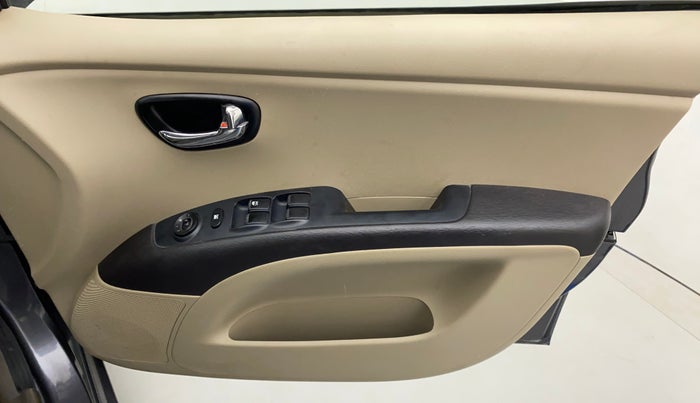 2011 Hyundai i10 MAGNA 1.2, Petrol, Manual, 1,10,443 km, Right front window switch / handle - Window making noise/ moving slow