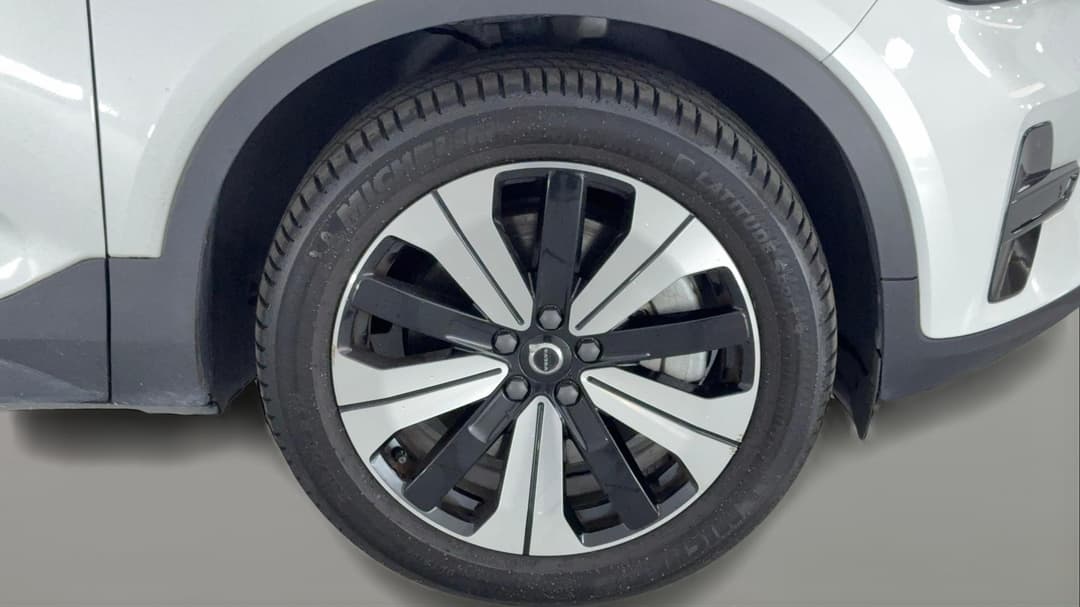 2022 Volvo C40 Recharge Pure Electric, Automatic, 40627 km, Right Front Wheel