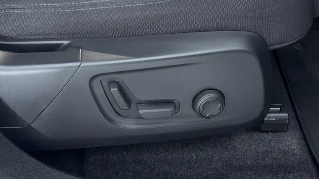 2022 Volvo C40 Recharge Pure Electric, Automatic, 40627 km, Drivers Side Adjustment Panel