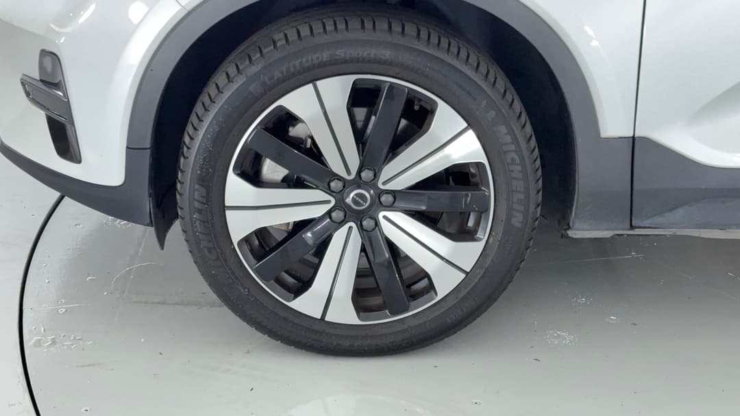 2022 Volvo C40 Recharge Pure Electric, Automatic, 40627 km, Left Front Wheel