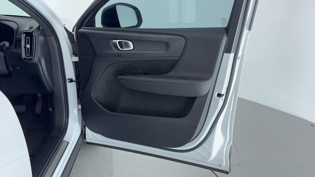 2022 Volvo C40 Recharge Pure Electric, Automatic, 40627 km, Speaker View