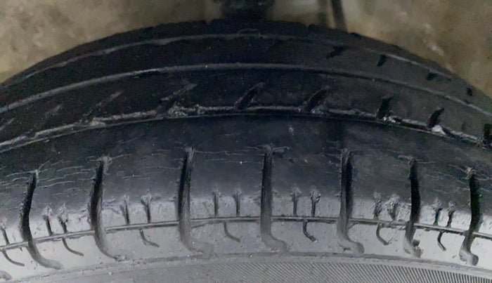 2015 Maruti Alto 800 LXI, Petrol, Manual, 31,998 km, Right Front Tyre Tread
