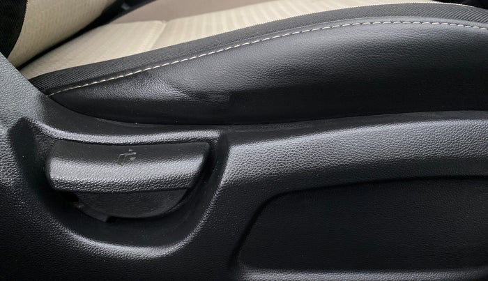 2018 Hyundai Elite i20 Magna Executive Diesel, Diesel, Manual, 82,122 km, Driver Side Adjustment Panel
