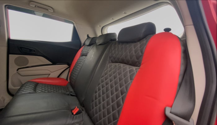 2021 Mahindra XUV300 W6 1.2 PETROL, Petrol, Manual, 5,695 km, Right Side Rear Door Cabin