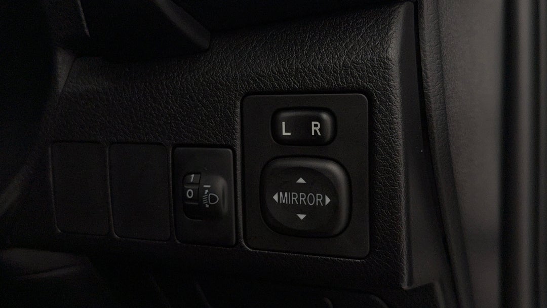 2016 Toyota Corolla Ascent Sport, Automatic, 86304 km, Utility Switches/Buttons