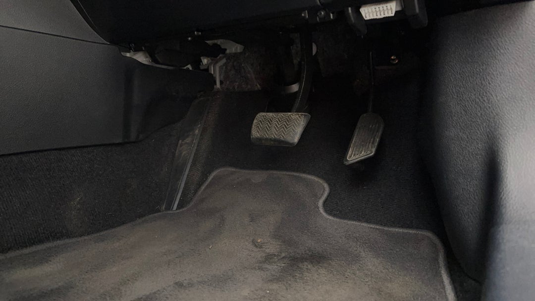 2016 Toyota Corolla Ascent Sport, Automatic, 86304 km, Pedals and Footmat