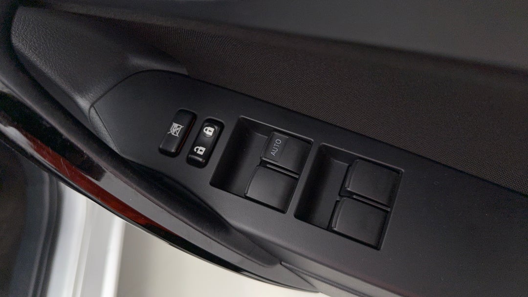 2016 Toyota Corolla Ascent Sport, Automatic, 86304 km, Drivers Side Door Panel Controls