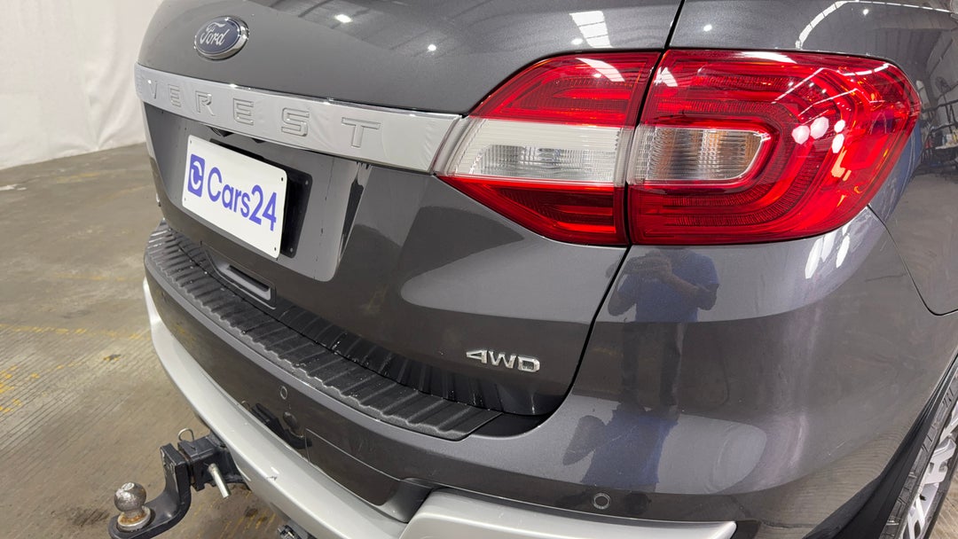 Badge (Boot Right Side)