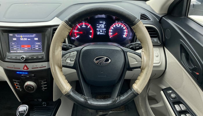 2020 Mahindra XUV300 W6 1.5 DIESEL, Diesel, Manual, 52,052 km, Steering Wheel Close Up