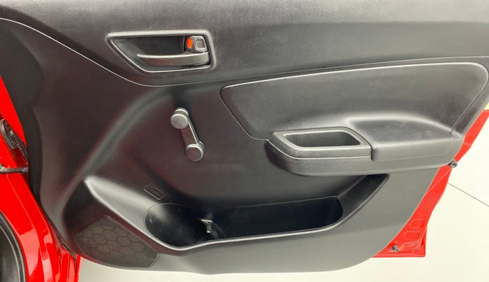 2019 Maruti Swift LXI D, Petrol, Manual, 16,282 km, Driver Side Door Panels Control