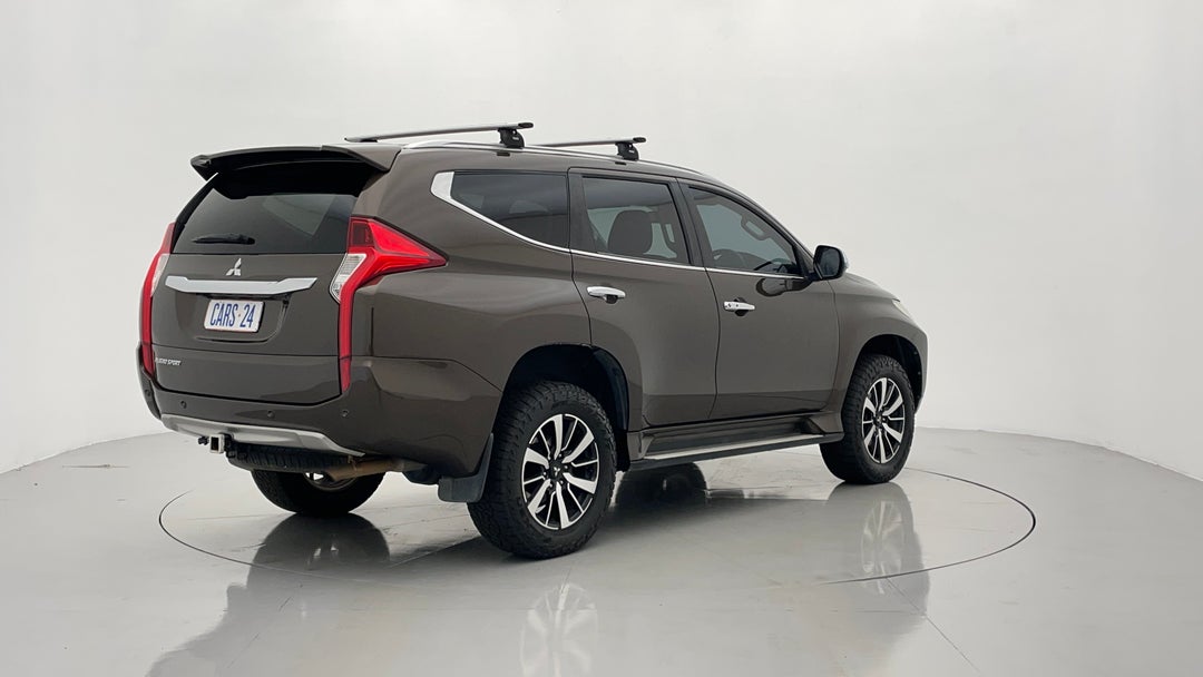 Right Back Diagonal (45- Degree) View