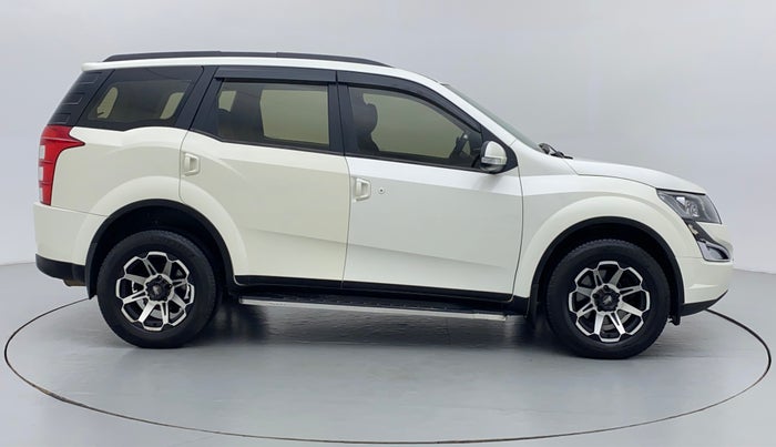 2017 Mahindra XUV500 W6 AT, Diesel, Automatic, 1,14,659 km, Right Side