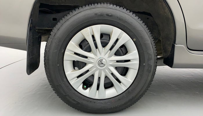 2013 Toyota Innova 2.5 GX 8 STR BS IV, Diesel, Manual, 65,187 km, Right Rear Wheel