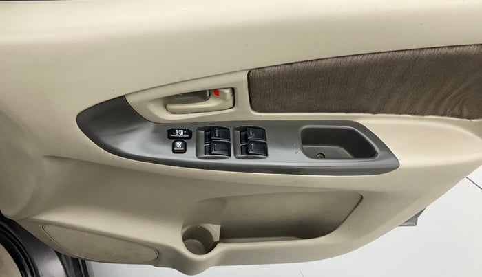 2013 Toyota Innova 2.5 GX 8 STR BS IV, Diesel, Manual, 65,187 km, Driver Side Door Panels Control