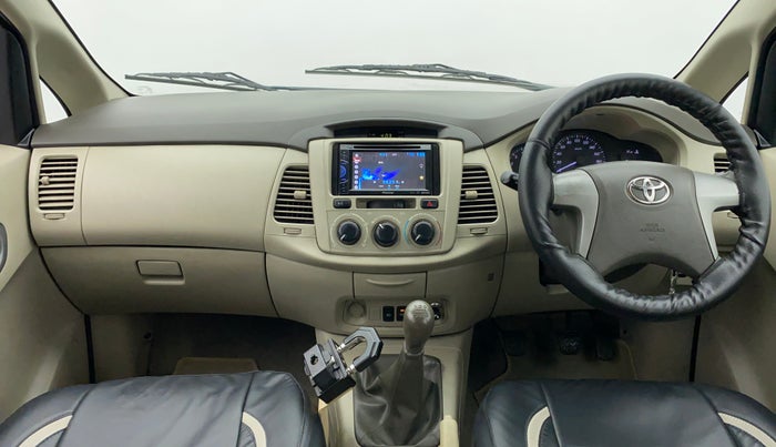 2013 Toyota Innova 2.5 GX 8 STR BS IV, Diesel, Manual, 65,187 km, Dashboard