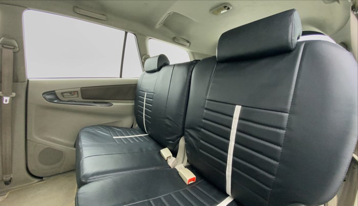 2013 Toyota Innova 2.5 GX 8 STR BS IV, Diesel, Manual, 65,187 km, Right Side Rear Door Cabin
