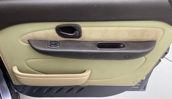 2012 Hyundai Santro Xing GL PLUS, CNG, Manual, 87,614 km, Driver Side Door Panels Control