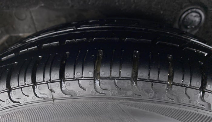 2012 Hyundai Santro Xing GL PLUS, CNG, Manual, 87,614 km, Right Rear Tyre Tread