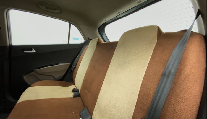 2019 Hyundai Grand i10 1.2 KAPPA SPORTZ (O), Petrol, Manual, 39,437 km, Right Side Rear Door Cabin