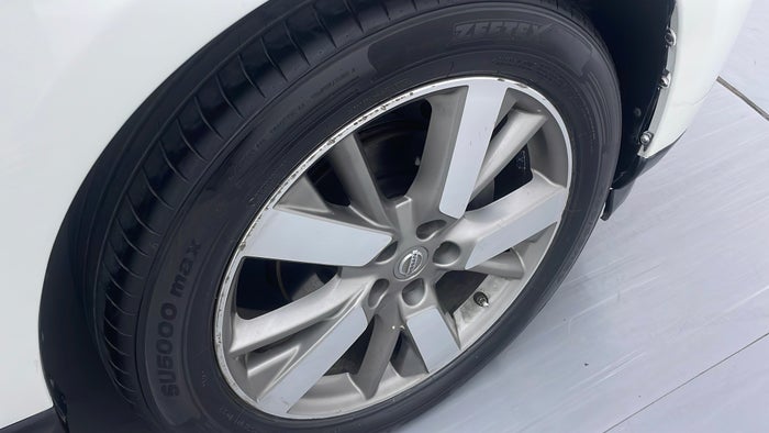 NISSAN PATHFINDER-Alloy Wheel RHS Front Scratch