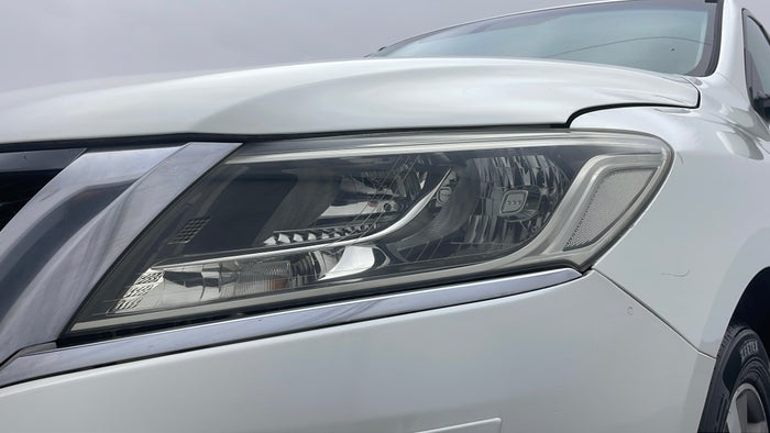 NISSAN PATHFINDER-Head Light LHS Fading