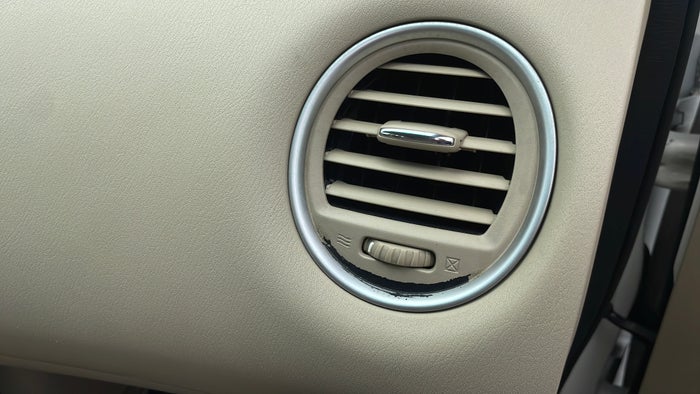 NISSAN PATHFINDER-Dashboard AC Vent Scratch