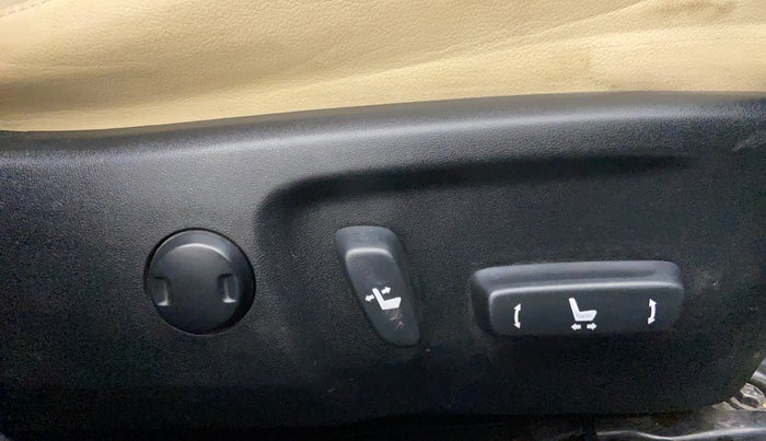 2018 Toyota Corolla Altis VL AT, Petrol, Automatic, 38,467 km, Driver Side Adjustment Panel