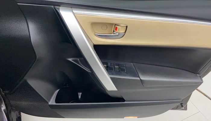2018 Toyota Corolla Altis VL AT, Petrol, Automatic, 38,467 km, Driver Side Door Panels Control