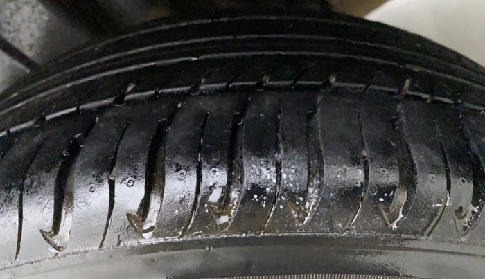 2016 Maruti Ciaz VDI+ SHVS, Diesel, Manual, 73,743 km, Right Rear Tyre Tread