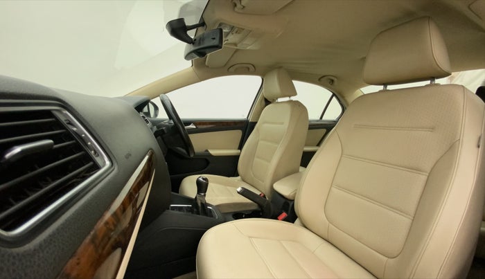 2015 Volkswagen Jetta COMFORTLINE TDI, Diesel, Manual, 1,19,867 km, Right Side Front Door Cabin
