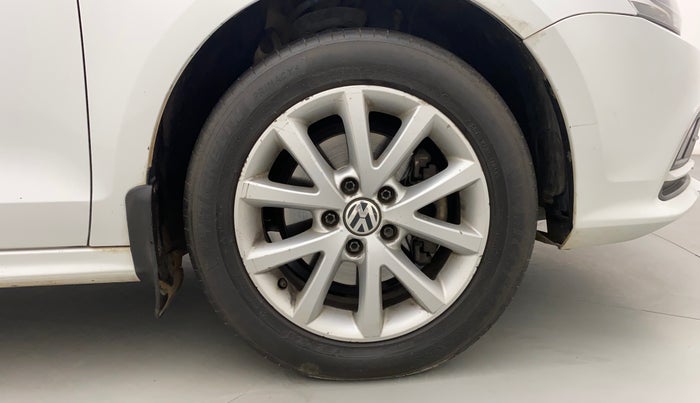 2015 Volkswagen Jetta COMFORTLINE TDI, Diesel, Manual, 1,19,867 km, Right Front Wheel