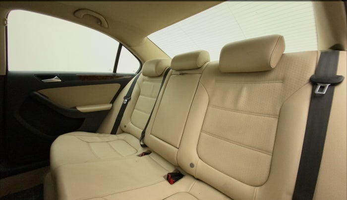2015 Volkswagen Jetta COMFORTLINE TDI, Diesel, Manual, 1,19,867 km, Right Side Rear Door Cabin