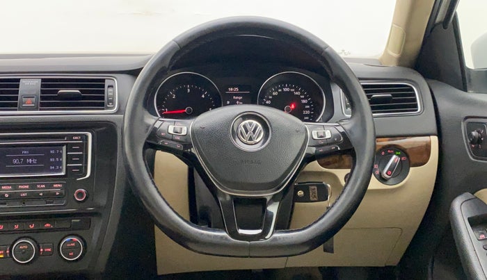 2015 Volkswagen Jetta COMFORTLINE TDI, Diesel, Manual, 1,19,867 km, Steering Wheel Close Up