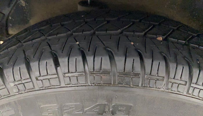 2014 Maruti Ritz VXI, Petrol, Manual, 64,023 km, Right Rear Tyre Tread