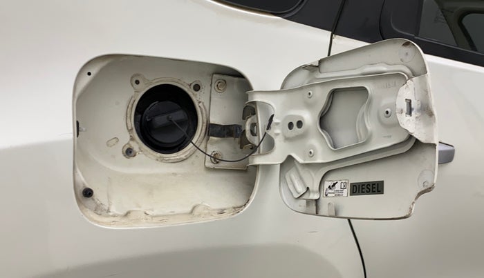 2014 Nissan Terrano XV D THP 110 PS, Diesel, Manual, 1,12,051 km, Right quarter panel - Fuel lid lock Slightly rusted