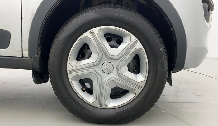 2018 Tata NEXON XMA 1.5, Diesel, Automatic, 94,046 km, Right Front Wheel