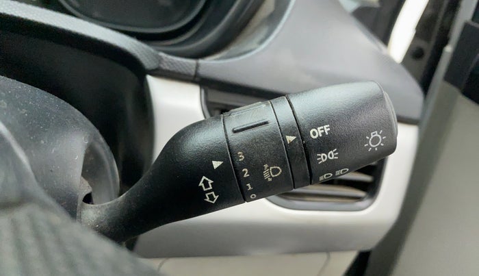 2018 Tata NEXON XMA 1.5, Diesel, Automatic, 94,046 km, Dashboard - Headlight height adjustment not working