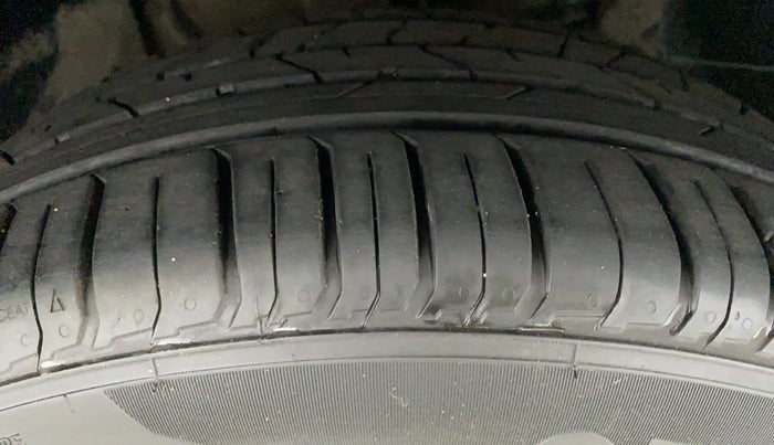 2018 Tata NEXON XMA 1.5, Diesel, Automatic, 94,046 km, Right Front Tyre Tread