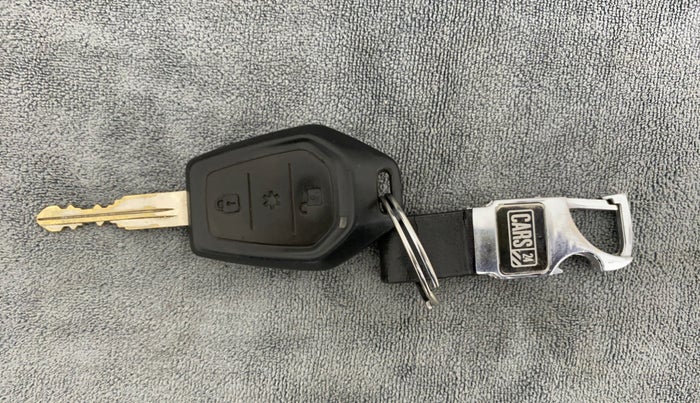 2019 Mahindra TUV300 T6+, Diesel, Manual, 69,730 km, Lock system - Remote key not functional