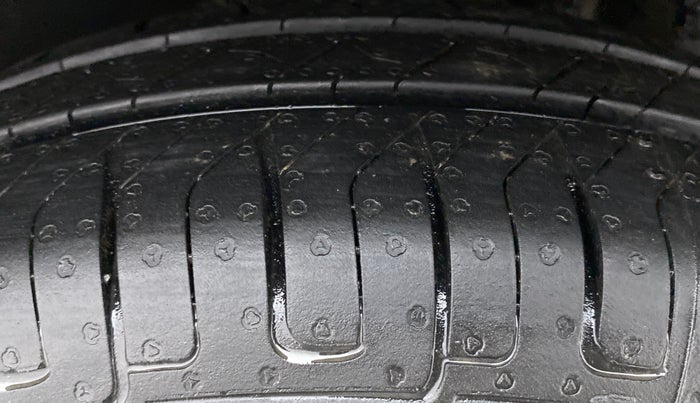 2016 Maruti Swift VXI OPT, Petrol, Manual, 37,949 km, Left Rear Tyre Tread