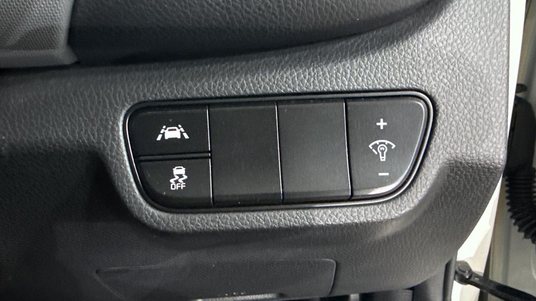 2021 Kia Seltos S (FWD) With Safety Pack, Automatic, 69377 km, Utility Switches/Buttons