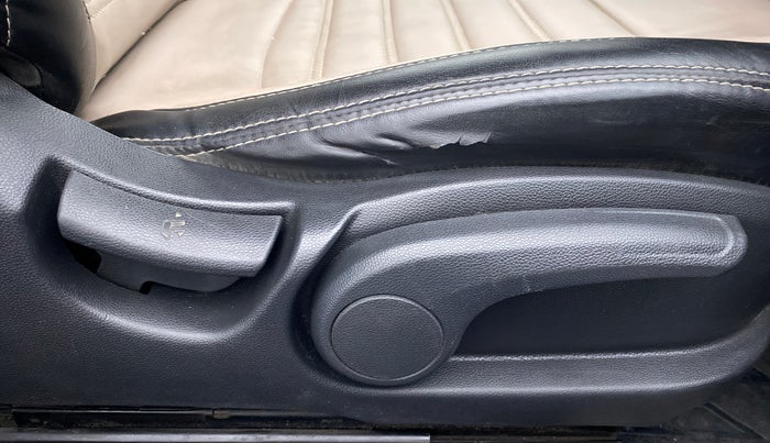 2018 Hyundai Elite i20 ASTA 1.2 (O), Petrol, Manual, 60,262 km, Driver Side Adjustment Panel