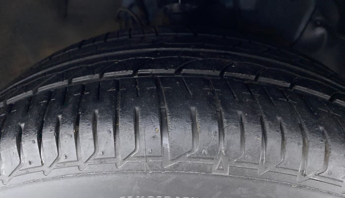2018 Hyundai Elite i20 ASTA 1.2 (O), Petrol, Manual, 60,262 km, Right Front Tyre Tread