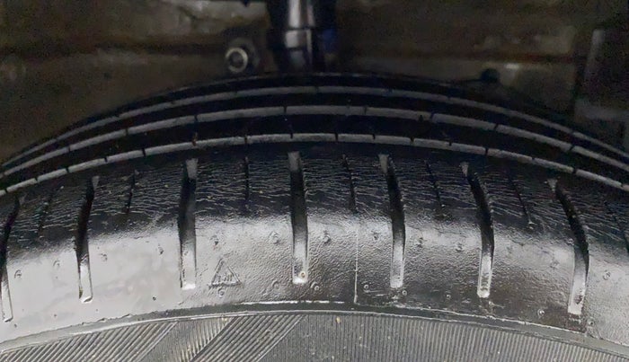 2019 Maruti Ciaz ALPHA  AT 1.5 SHVS PETROL, Petrol, Automatic, 45,144 km, Right Front Tyre Tread