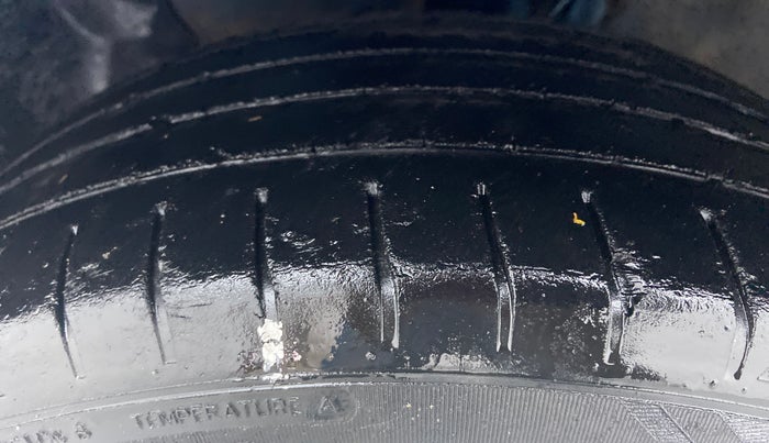 2017 Hyundai Elite i20 ASTA 1.2 (O), Petrol, Manual, 37,172 km, Left Front Tyre Tread