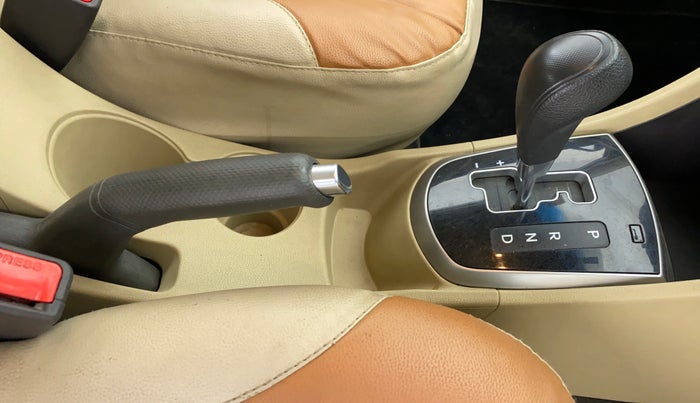 2016 Hyundai Verna FLUIDIC 1.6 VTVT S AT, Petrol, Automatic, 38,026 km, Gear Lever